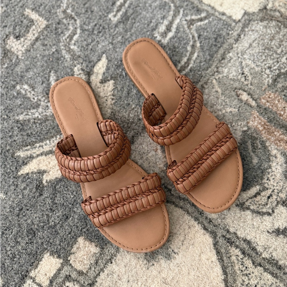 Universal thread brown tan sandals size 9